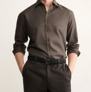 CHEMISE EN COTON LYOCELL COUPE RÉGULIÈRE Coupe régulière. Tissu en coton et lyocell. Manches longues. Fermeture à boutons sur le devant. - Product Image 1