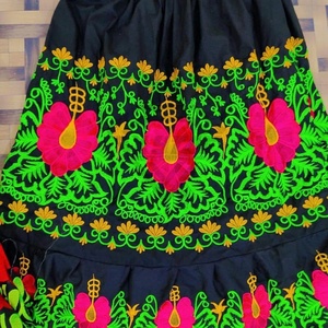 กระโปรงโพลีนีเชียลำลองสำหรับผู้หญิงชุดฮาวายผ้าคอตตอนปักลายดีไซน์ราคาถูกบริการ OEM - Product Image 2