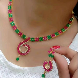 Ensemble de colliers en pierre plaqué or AD Cz de fabricant indien de premier plan pour filles bijoux ethniques pour femmes - Product Image 1