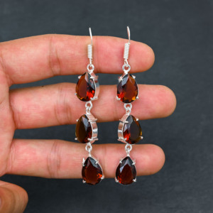 Piedra preciosa granate rojo creada en laboratorio 10X14 MM Ajuste de bisel de pera IGI certificado Pendientes chapados en plata esterlina regalo de 1,90 pulgadas - Product Image 2