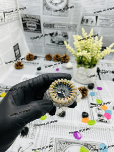 Reloj con Esfera Arcoíris de Diamantes Moissanite y Bisel Plateado, Diseño Atrevido y Moderno para Unisex - Product Image 2