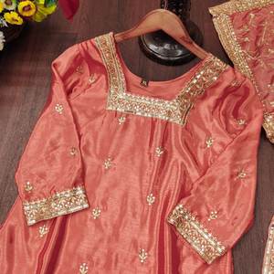 Haz un momento precioso con nuestro traje especial Chinon SHRARAR de boda y compromiso de colores brillantes listo para pedir - Product Image 5