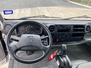 Camión de Caja Ligera Hino155 2020 Ligeramente Usado con Transmisión Automática, 117,542 millas - Product Image 6