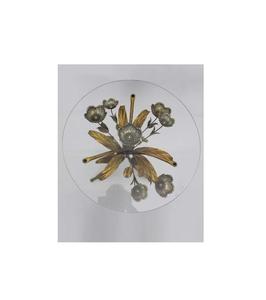 Table basse en aluminium d'inspiration vintage avec détails de sculpture florale et verre haute clarté pour les pièces éclectiques ou bohèmes - Product Image 1