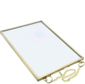 Cadre photo en métal robuste avec bordures larges et finition en laiton antique conçu pour une durabilité et un charme durables - Product Image 6