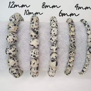 Bracelet de pierres précieuses en vrac de jaspe dalmatien naturel Design perlé en couleur blanche disponible en tailles 4mm 6mm 8mm 10mm - Product Image 3
