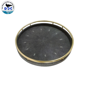 DAPHOCO - Bandeja Redonda de Resina Imitación Piel de Cangrejo, con Asa de Bronce Marrón Oscuro, 100% Hecha a Mano en Vietnam - Product Image 2