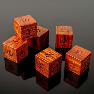 Dados artesanales de madera Padauk, superventas, regalos y artesanías, cajas de madera, carteles de pared hechos en la India - Product Image 1