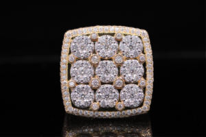 Anillo de Compromiso de Lujo Chapado en Plata con Moissanita de 0.5 Quilates, Gema DEF, Engaste de Puntas - Product Image 2