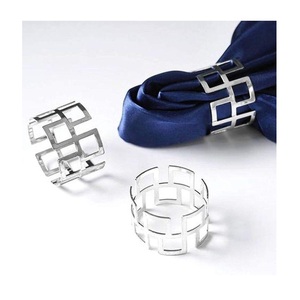 Anillos de servilleta vintage de metal dorado y marfil, soporte para servilletas tallado en dorado y marfil para bodas y ocasiones especiales. - Product Image 4