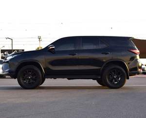 Para Toyota Fortuner VX2 4X4 Diésel 2.8L SUV 2022, Emisión Euro VI, Transmisión Automática (Volante a la Derecha) - Product Image 3