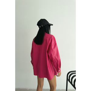 Chemise Boyfriend en Cuir Boutonnée Fuchsia pour Femme – Collection Élégante de Blouses et Chemises - Product Image 1