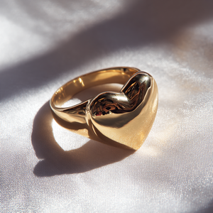 Joyería de latón chapada en oro con logotipo grabado láser hueco grueso con diseño de corazón personalizado - Product Image 2