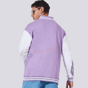 Veste universitaire bicolore pour homme avec patch d'équipe et doublure matelassée Veste universitaire personnalisée pour homme - Product Image 2