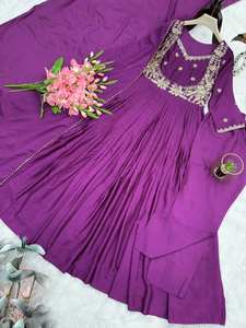 Ensemble Anarkali Kurta long traditionnel ethnique, lourdement brodé, à lacets, avec longue dupatta, grande taille, pour soirée, avec cristaux - Product Image 6