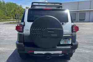 Toyota FJ Cruiser Usado, Transmisión Manual de 6 Velocidades, Tracción 4x4 Permanente, Diferencial Trasero Bloqueable, Volante a la Izquierda, Asientos de Cuero, Pantalla Táctil - Product Image 2