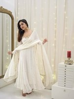 Set Salwar Kameez da Sposa in Seta Banarasi, Taglia Regolare, Vestibilità Perfetta, Multicolore, Collo a O, Tessuto Leggero, Speciale Diwali, Trendy