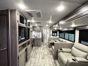 Caravane de voyage de qualité, capacité 6 personnes, cuisine coulissante, design moderne, carrosserie en aluminium, couleur noire, auvent extensible - Product Image 5