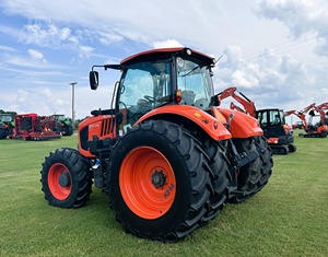 Tractor de Ruedas M7-174 DELUXE 4WD 160hp 2024 con Transmisión Automática, Toma de Fuerza Independiente, Motor Ecológico y Bomba de Caja de Cambios - Product Image 4