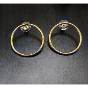 Pendientes de Aro y con Perno de Latón Hechos a Mano, Bañados en Oro con Estilos Clásicos y Religiosos, con Perla de Rodio como Piedra Principal - Product Image 2