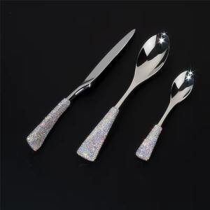 Juego de Cubiertos Plateados con Mango Brillante Rosa para Cocina y Mesa de Comedor, Cubiertos Elegantes para Uso Diario, Ocasiones Especiales y Regalos - Product Image 3