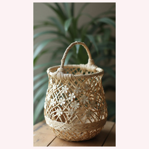 The Tranquil Thread Vase Boho Luxe Tejido a mano Seagrass y recipiente de ratán para exhibiciones florales artísticas - Product Image 6