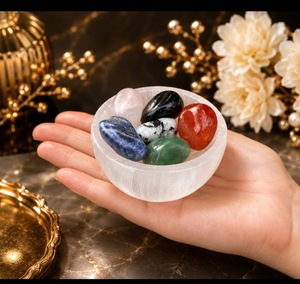 Cuenco de cristal de selenita natural hecho a mano, plato de selenita blanca gujarati para meditación, sanación energética Reiki y decoración del hogar - Product Image 3