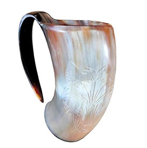 Tazas de cuerno natural seleccionadas para presentaciones distintivas de bar, decoración rústica para bar en casa, artículo de regalo, exhibición en estante - Product Image 1