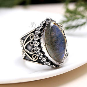 แหวนอัญมณีชั้นดีทำจากแร่แลบราโดเรดี้ธรรมชาติแหวนเงินแท้สี925ขายส่งเครื่องประดับจากโรงงานอินเดีย - Product Image 2