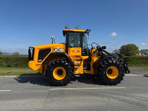 Chargeuse compacte 1CX/4CX avec pelle rétrocaveuse et chargeur frontal, capacité de charge nominale de 7 tonnes, pour travaux de construction et agriculture, modèle 2023 - Product Image 1