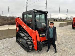 Chargeuse compacte Kubota SVL95-2S 2023 d'occasion avec rétrocaveuse et chargeur frontal, moteur, capacité de charge nominale de 200 tonnes, pompe hydraulique de 60 kW, roulement - Product Image 4