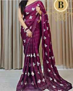 Sari de chifón musgo de estilo Premium exclusivo de diseñador boutique indio, trabajo pesado con blusa, Sari elegante para bodas, última tendencia - Product Image 1