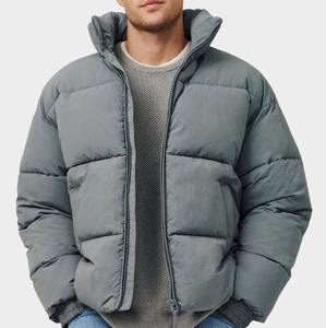 Veste matelassée en nylon mince et chaude pour l'hiver unisexe design brodé de longueur régulière vente en gros personnalisée fermeture éclair réversible à bulles pour hommes - Product Image 1
