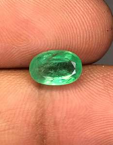 Esmeralda Zambiana Natural, Corte Ovalado, 1.40 Quilates, Ideal para Joyería de Anillo - Product Image 3