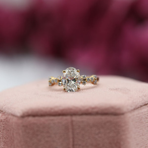 แหวนหมั้นเพชรแบบคลัสเตอร์สำหรับผู้หญิงแหวนหมั้นฝังเพชรแบบหรูหราในห้องปฏิบัติการทรงรี - Product Image 2