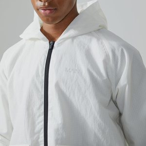 Coupe-vent utilitaire Performance-Driven Active Ripstop en nylon avec encolure à capuche et manches longues pour homme - Product Image 3