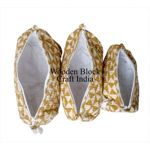 Juego de Bolsas de Maquillaje Acolchadas con Estampado Floral Pastel, Hechas a Mano, de Alta Calidad y Precio Accesible, Juego de 3 Bolsas de Cosméticos Modernas para Mujer - Product Image 4