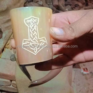 แก้วทัมเบลอร์ฮอร์นไวกิ้งยุคกลางของแท้ขัดเงาควายและวัวฮอร์นแก้วช็อตพร้อมฐานไม้ - Product Image 5