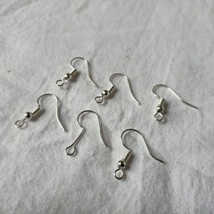 Crochets de boucles d'oreilles avec finition argentée, 5 pièces, sur mesure, idéal pour les magasins de bijoux et les magasins de perles - Product Image 2