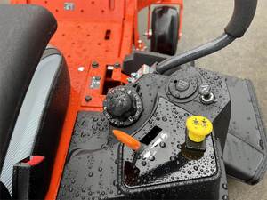 Tondeuse à gazon Kubota Z242 Zero Turn 2025-Moteur Kawasaki 23 HP, plateau fabriqué de 42 pouces, confort et performance - Product Image 6