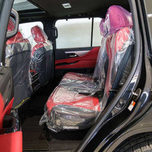 SUV Familiar LX 600 F Sport con Interior de Cuero Oscuro, Tracción en las Cuatro Ruedas, Volante a la Izquierda, Techo Panorámico - Product Image 5