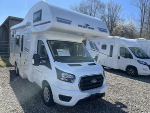 Autocaravana Blanca 4x4 Todoterreno, con Aire Acondicionado, Construcción de Acero, Un Dormitorio, Horno, Diseño de Lujo, para 4-6 Personas, Euro 5 - Product Image 3