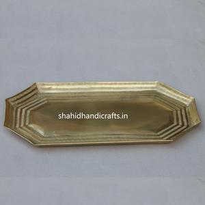 Plateau de cadeau décoratif en métal martelé fait à la main Plateau de service en métal doré. - Product Image 3