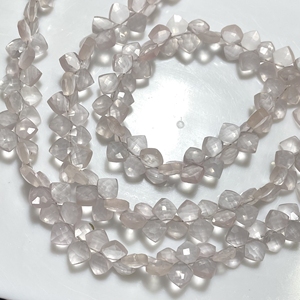 Vente en gros de perles en forme de coussin en quartz rose à facettes de bonne qualité formes cerf-volant et briolette de couleur rose - Product Image 1