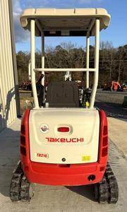 ENVÍO GRATUITO Miniexcavadora TAKEUCHI TB216 de 16 HP, con cabina abierta, motor diésel, cucharón de enganche rápido, certificación EPA y CE, sistema hidráulico auxiliar, 2 velocidades, PLC. - Product Image 5