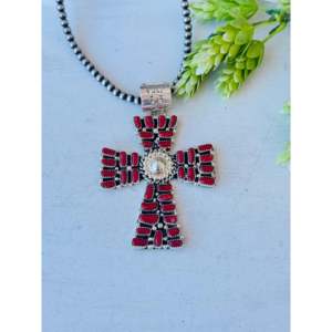 Pendentif porte-bonheur Navajo fait main en argent sterling avec corail méditerranéen et turquoise taille princesse, symbole chrétien et chiffre - Product Image 2