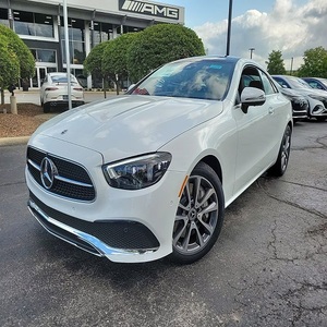 ¡Oferta Imperdible! Mercedes-Benz Clase E 4MATIC AWD 2023 Súper Limpio, Automático, Blanco Diamante Metálico, Sedán de Lujo - Product Image 2