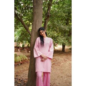 Ensemble femme orné de Lurex rose, chemise en coton modal, pantalon, haut long tissé à manches trois-quarts pailleté, pantalon court, coupe ample - Product Image 2