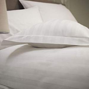 Juego de Funda Nórdica de 3 Piezas con Rayas Blancas Satinadas, Cierre de Cremallera, 130GSM, 300TC, Microfibra Suave, para Uso en Hogar, Hotel y Hospital - Product Image 3