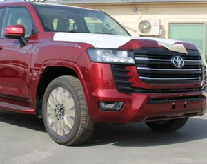 Toyota Land Cruiser GXR Twin Turbo Rouge Vif 2024 d'occasion avec sièges en cuir, boîte automatique, système de navigation Bluetooth, toit ouvrant - Product Image 1